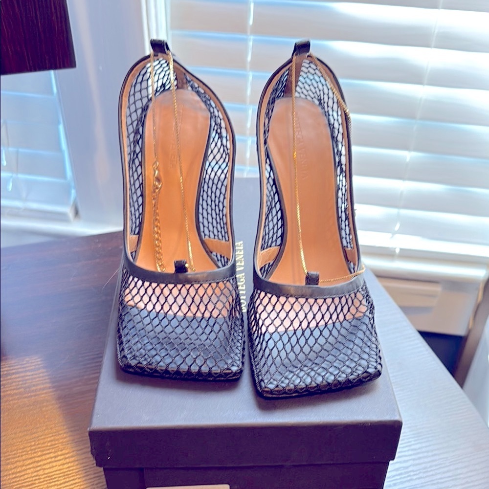 Bottega Veneta mesh heals